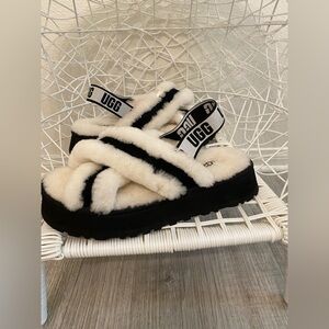 NWOT Ugg Disco Cross Black White Slides Streetwear Cozy - Size 12